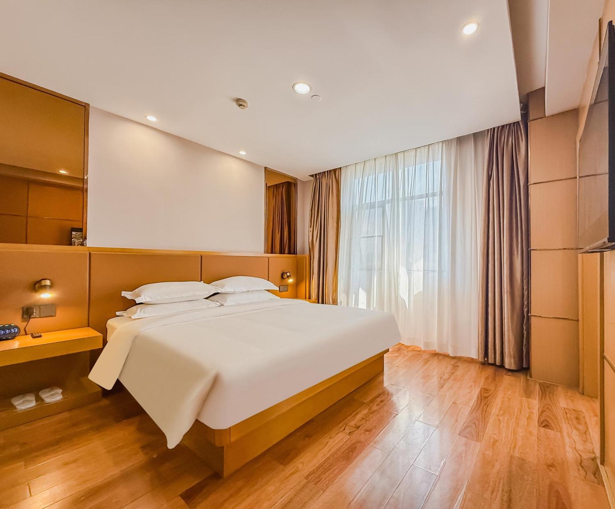 Super 8 Hotel Select Guangzhou Railway Station Xicun Subway Station Exterior photo